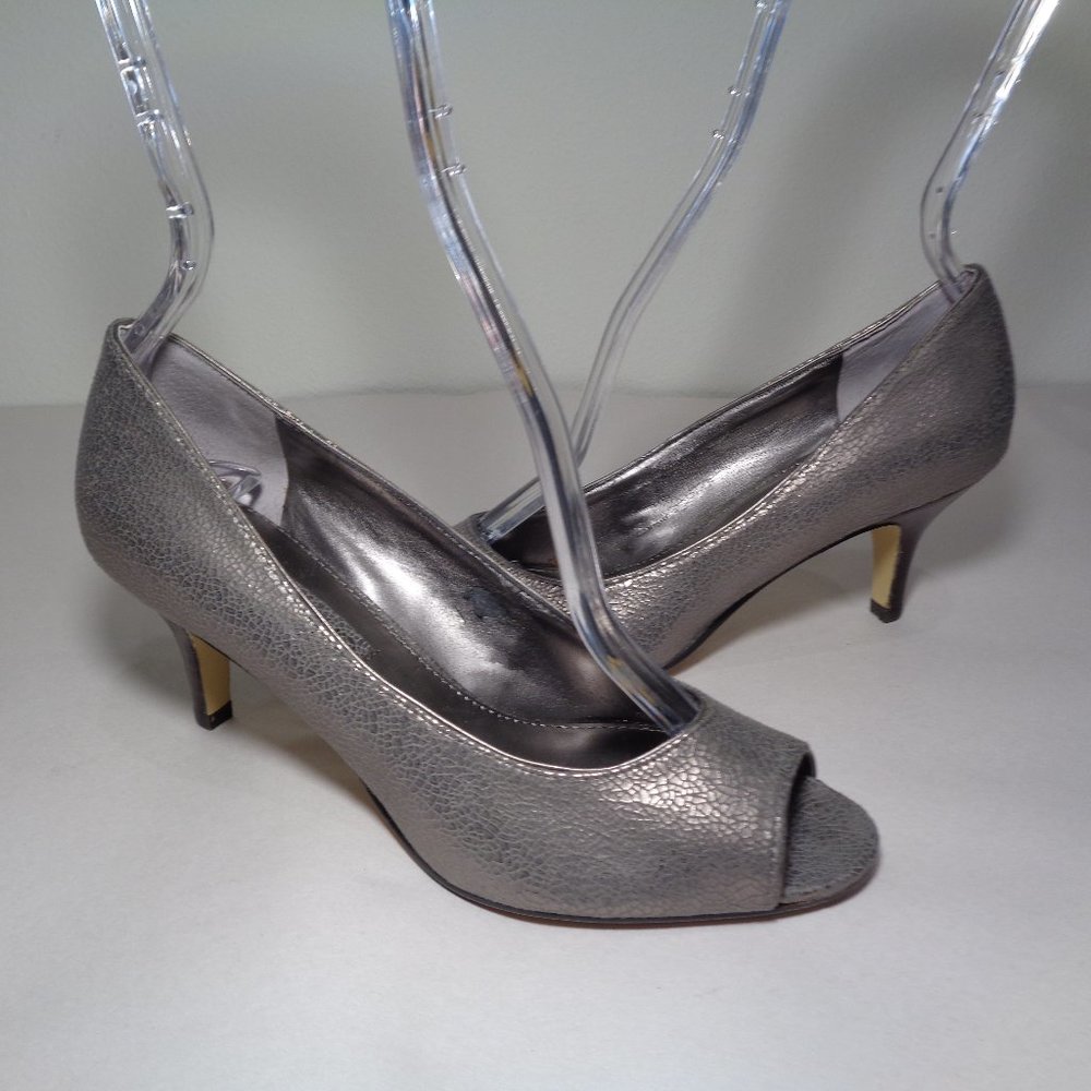 Bandolino Size 5.5 SHELLEY Dark Silver Heels New Women's Shoes